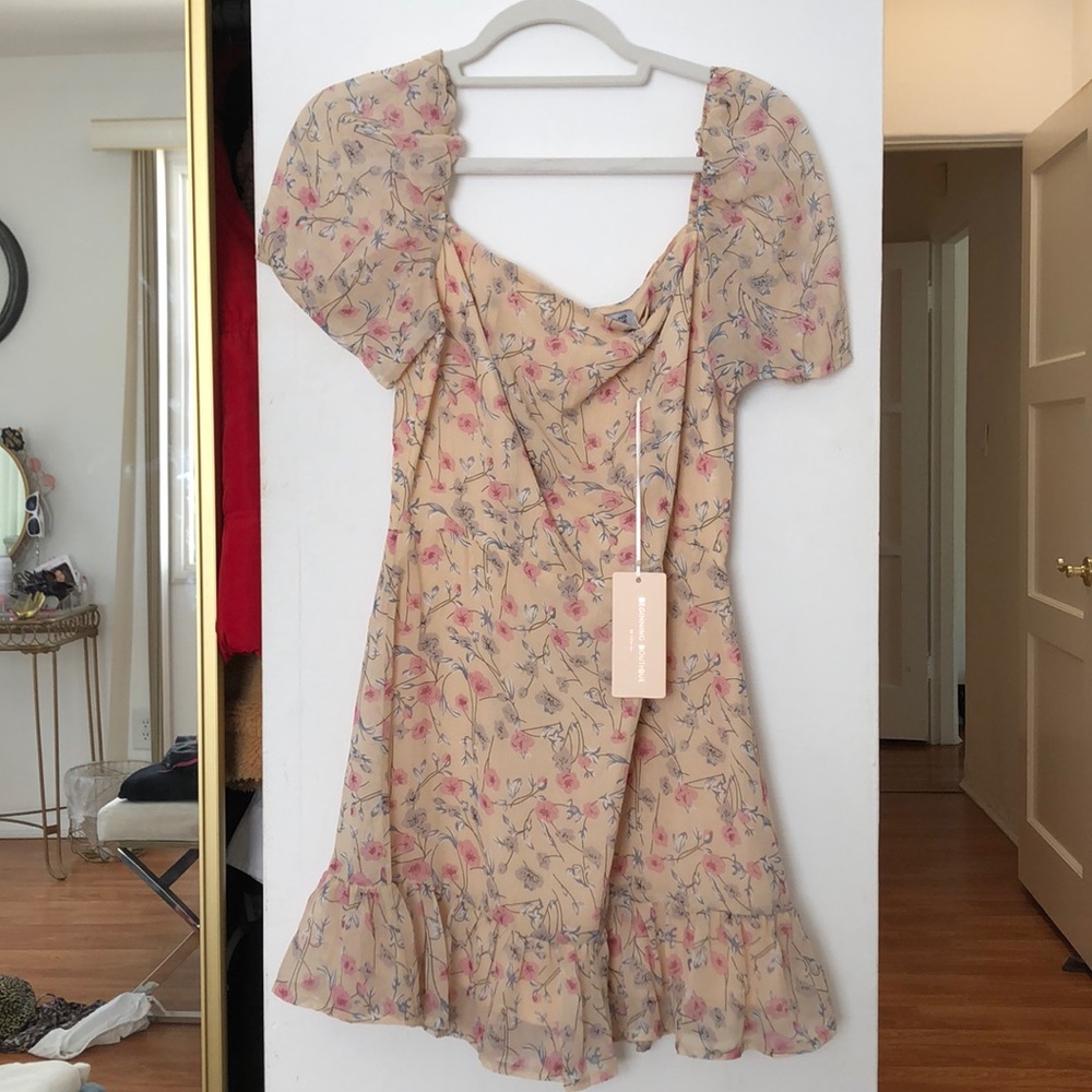 Floral dress with flowy sleeves